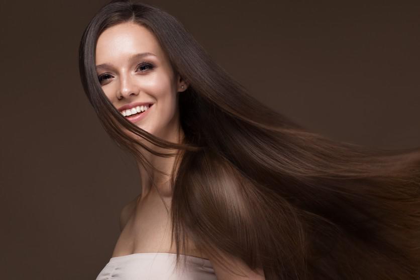 Comment se lisser les cheveux sans lisseur ? - LeTriomphe.fr