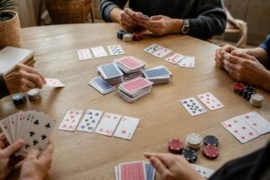 découvrez combien de cartes sont nécessaires pour jouer au rami et maîtrisez les règles de ce célèbre jeu de cartes facile à apprendre.