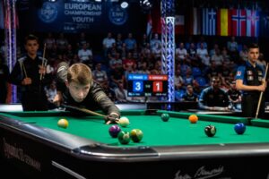 découvrez les performances impressionnantes des jeunes talents lors des championnats d'europe de billard américain, un événement spectaculaire alliant passion et compétition.